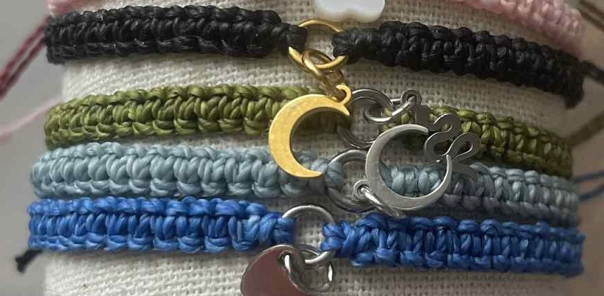 Bracelet épais breloques